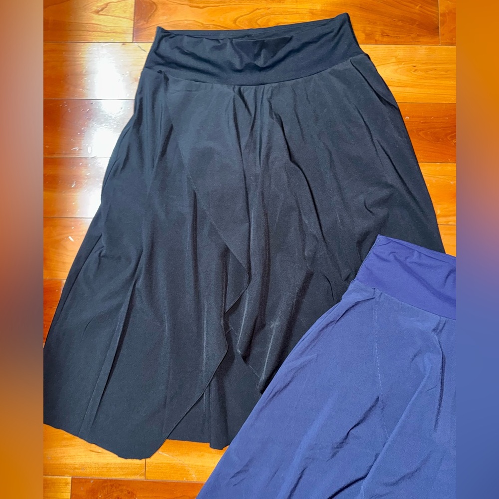 BUNDLE - HALARA A-Line Skirt Skort Set in Black and Navy Blue With Shorts - Picture 5 of 10